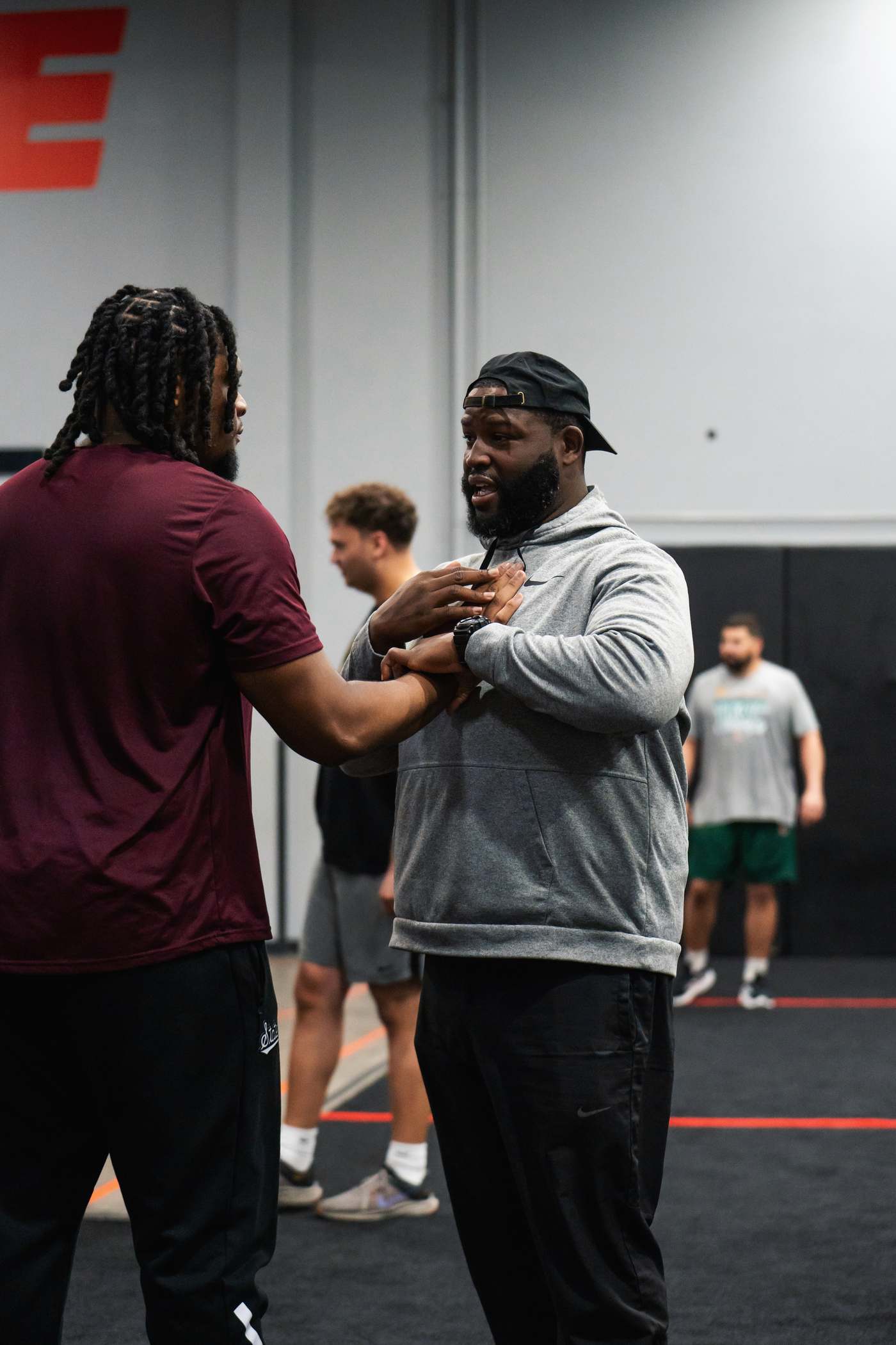 Torrian Wilson working one-on-one with a lineman at a Crafting Linemen session